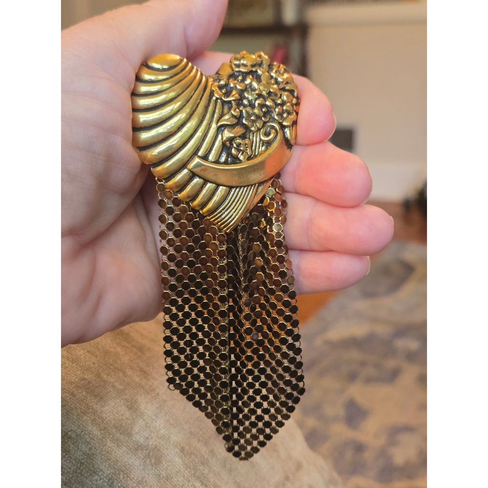 JBW Just The Right Thing Heart Goldtone Brassy Brooch Vintage